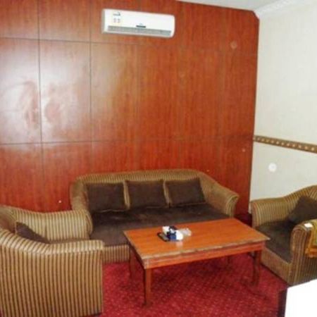 Al Farhan Hotel Suites - Al Salam Ar Riyad Esterno foto