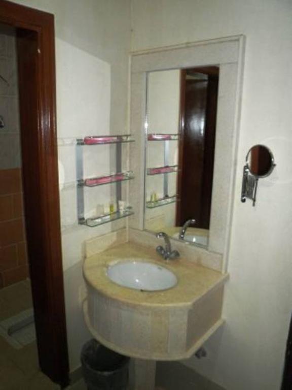 Al Farhan Hotel Suites - Al Salam Ar Riyad Esterno foto
